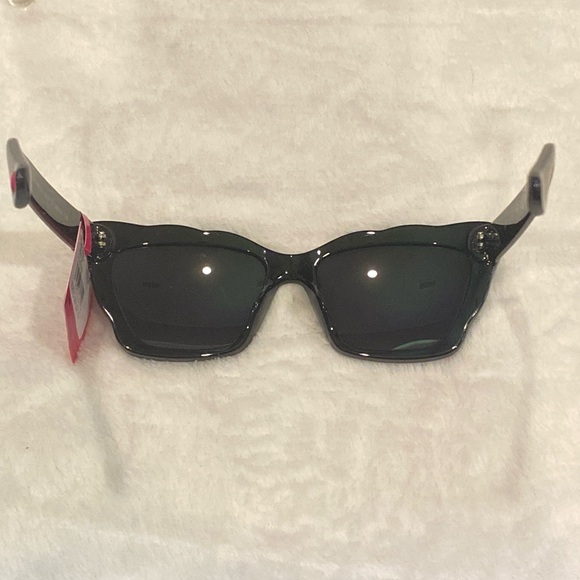 Betsey Johnson Square Butterfly Shape Sparkly Black Sunnies Sunglasses NWT - Picture 5 of 6